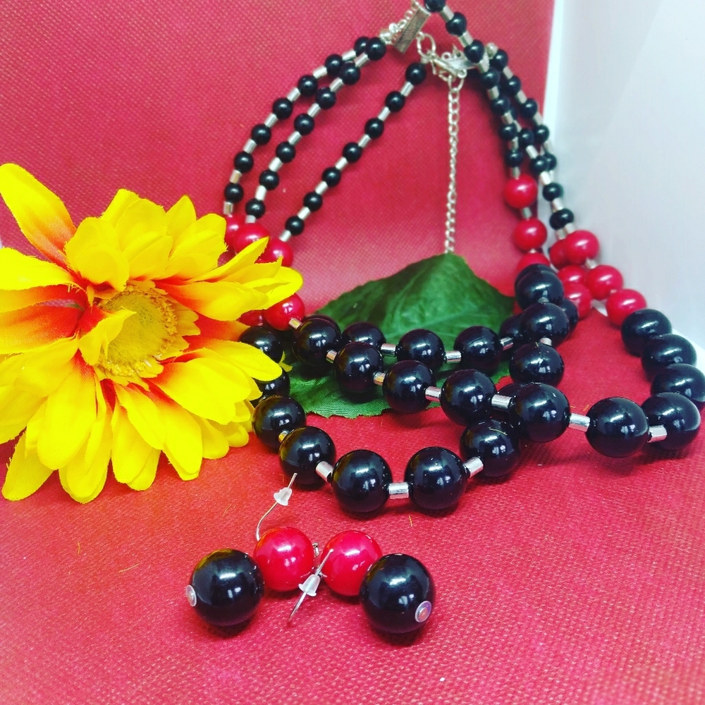 Necklace and earrings set